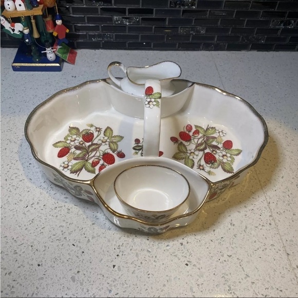 3pc. St. George Fine Bone China Strawberry Basket with creamer/sugar pot England - Picture 1 of 13